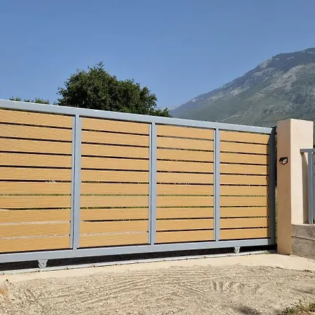 Memro Nyaraló *